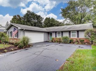 1056 Village Dr, Bowling Green, OH 43402