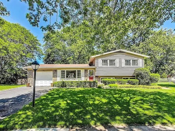 318 W Hackberry Dr, Arlington Heights, IL 60004