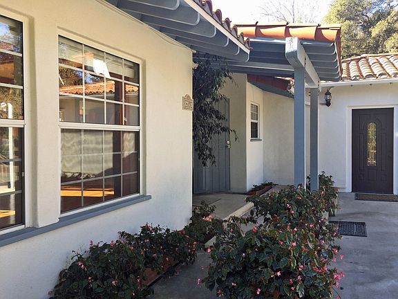 FrontFromLeftPlusBdrmDoor