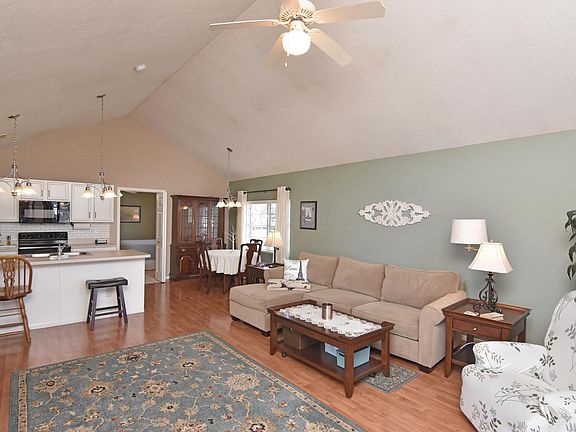3rd image of 2476 Meadow Glade Dr