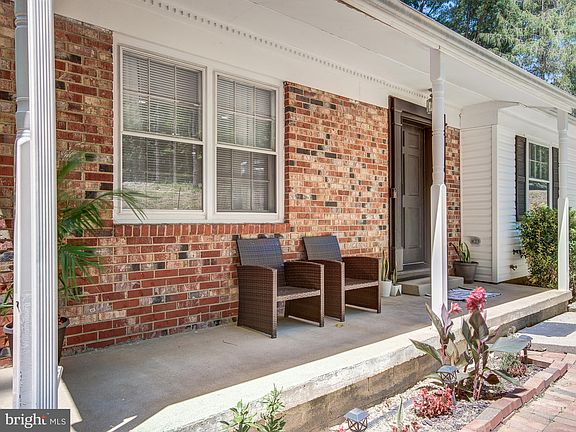 4th image of 14585 Leary St