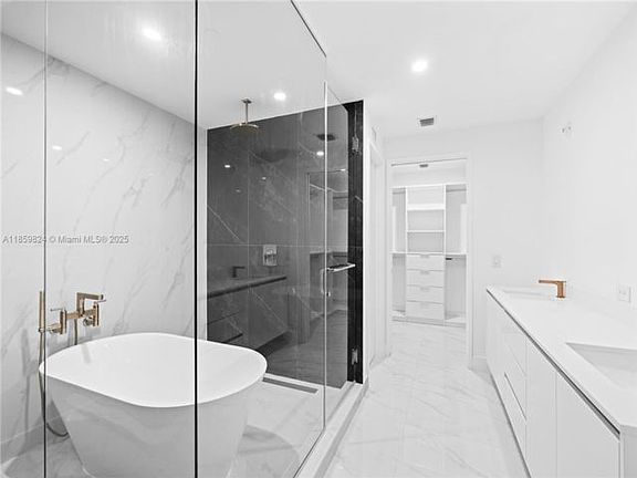 5th image of 700 NE 24th St #4406