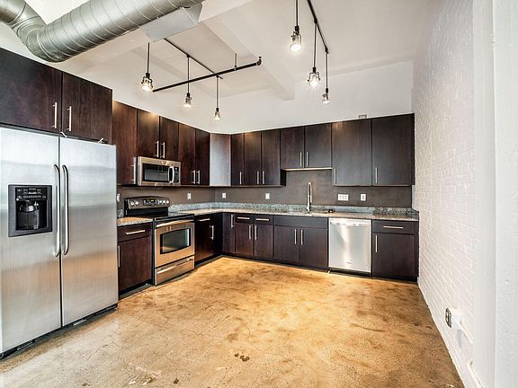 3rd image of 831 S Flores St Ste 2304
