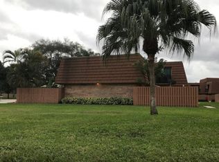 2555 Lakeview Ct, Cooper City, FL 33026