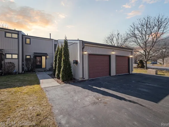 25063 Woodvale Dr N #1, Southfield, MI 48034