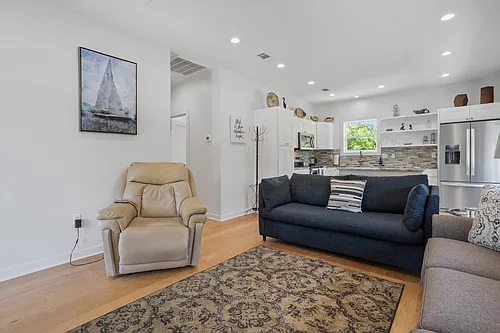 111 Eleanor Ave #ID1473635P Photo 1