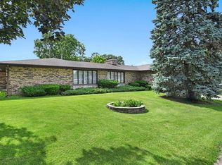 2101 N Center St, Crest Hill, IL 60403