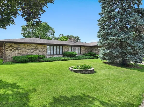 2101 N Center St, Crest Hill, IL 60403