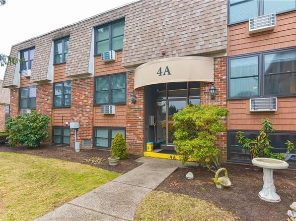 510 Child St APT 406A, Warren, RI 02885