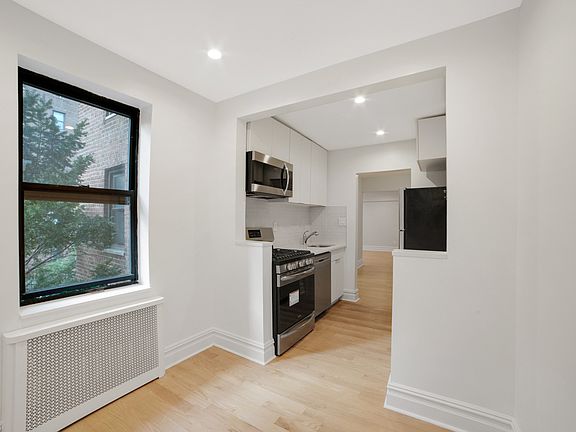 5th image of 69 Bennett Ave APT 205