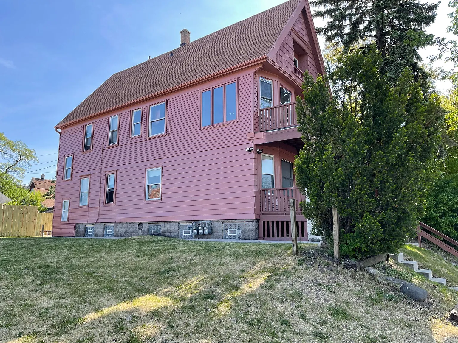 215 E Center St — Photo 3