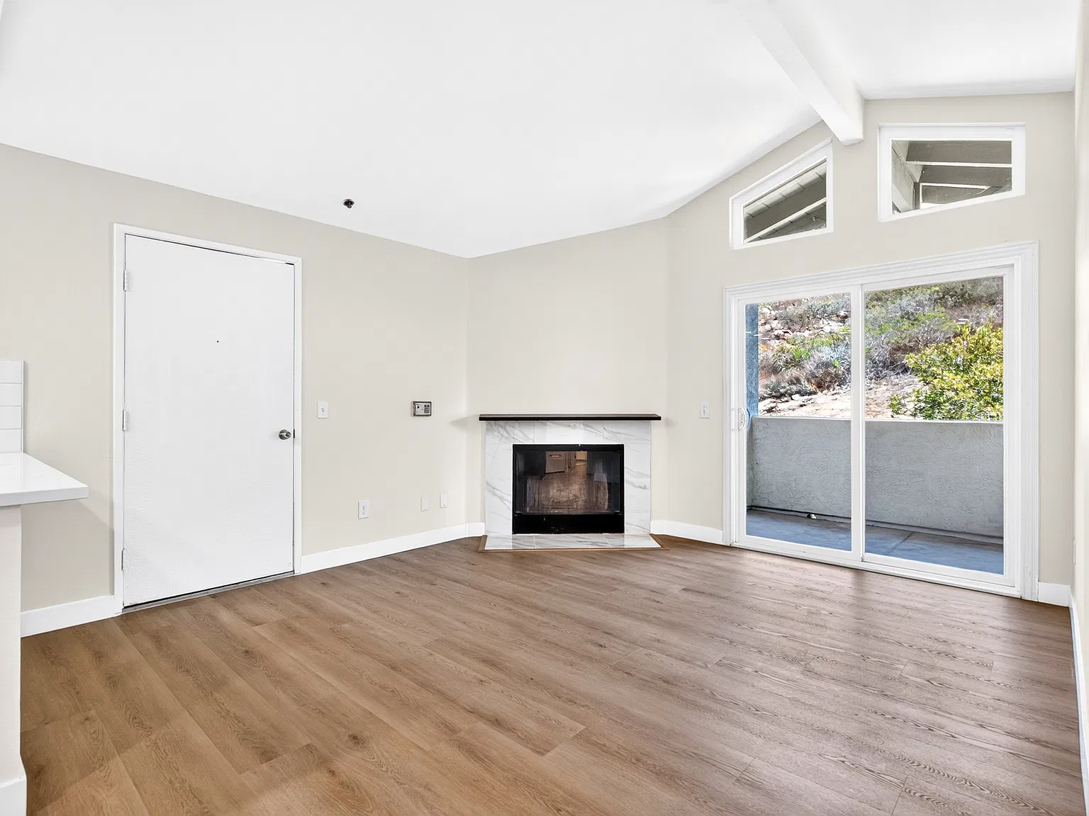 2 bed, 899 sqft, $2,999 — Photo 2
