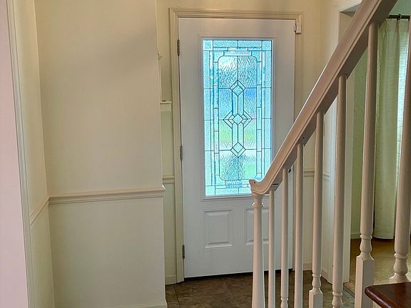 3rd image of 605 Oakdale Dr