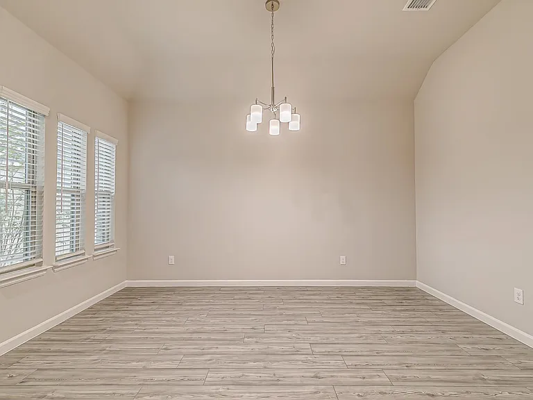 2419 Rocky Mountain Dr — Photo 4