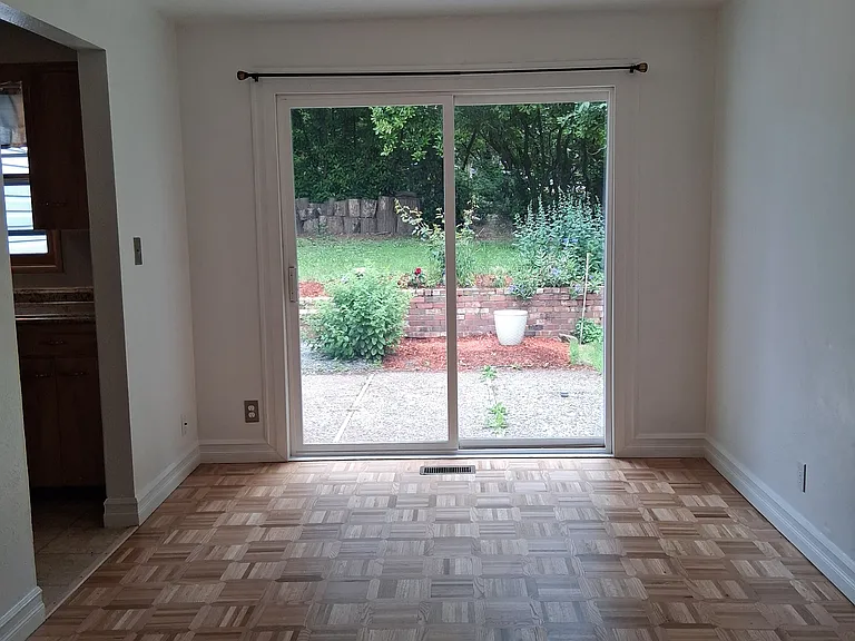 640 SE Williams Rd — Photo 10