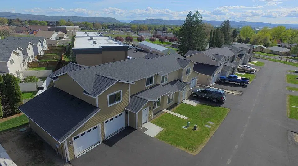3 bed, 2.5 bath, 1300 sqft, $2,000 — Photo 3