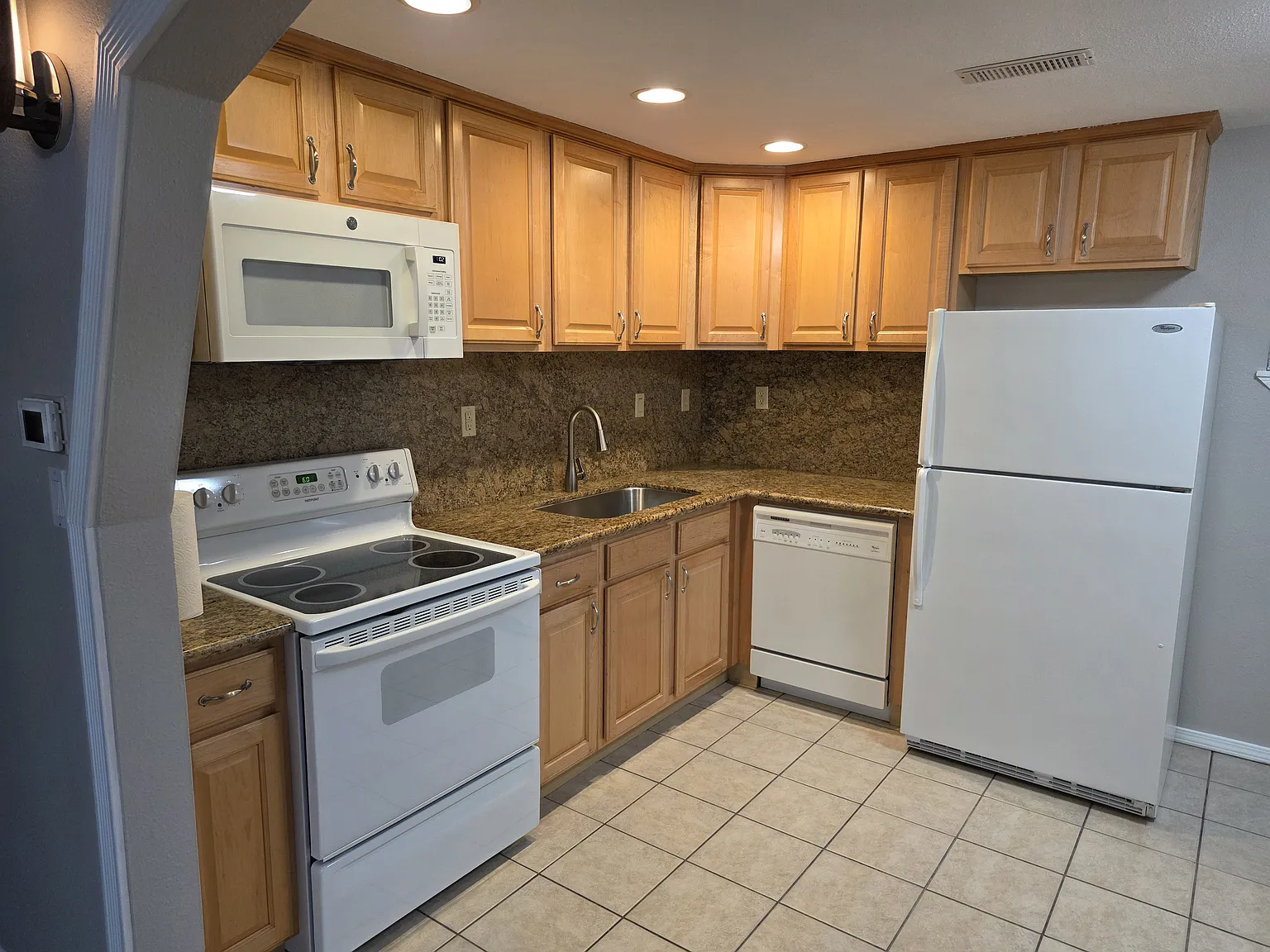 2 bed, 980 sqft, $2,950 — Photo 1