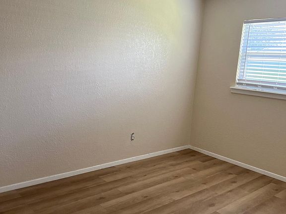 3rd image of 4221 Anthony Ln
