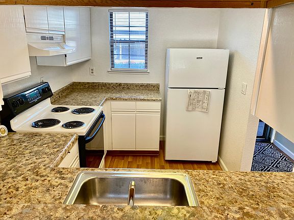 4th image of 387 Laurel Ave APT 10