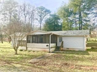 1205 Lake Shore Dr, Townville, SC 29689