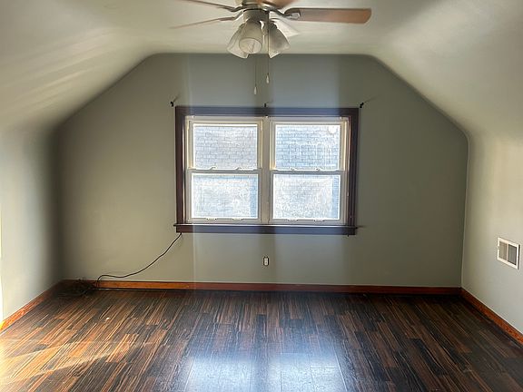 5th image of 129 Beverly Ave