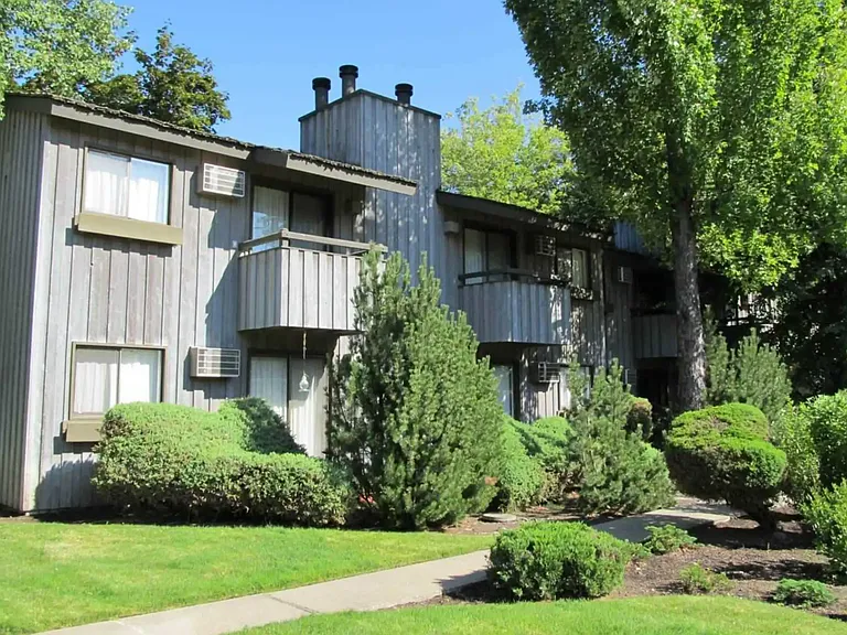Lake Villa Apartments — Photo 15