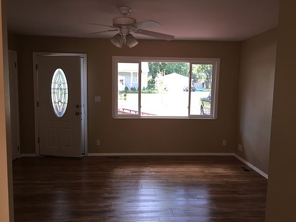 2nd image of 733 Cloverdale Pl