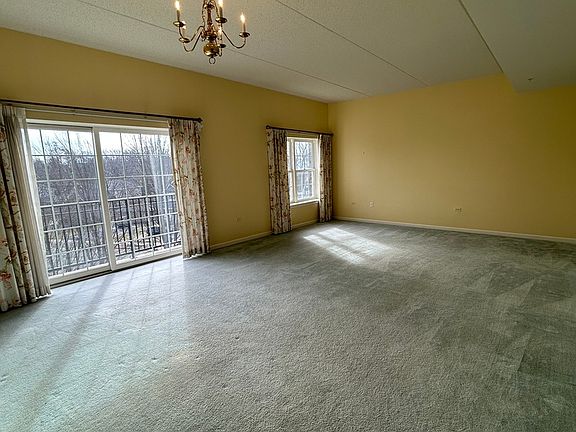 3rd image of 446 McDaniels Cir APT 401