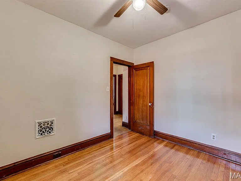 5058 Winona Ave — Photo 29