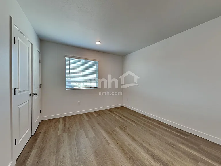 4625 S 97th Dr — Photo 16