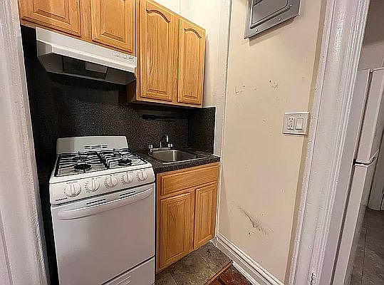 3rd image of 8360 118th St APT 4B