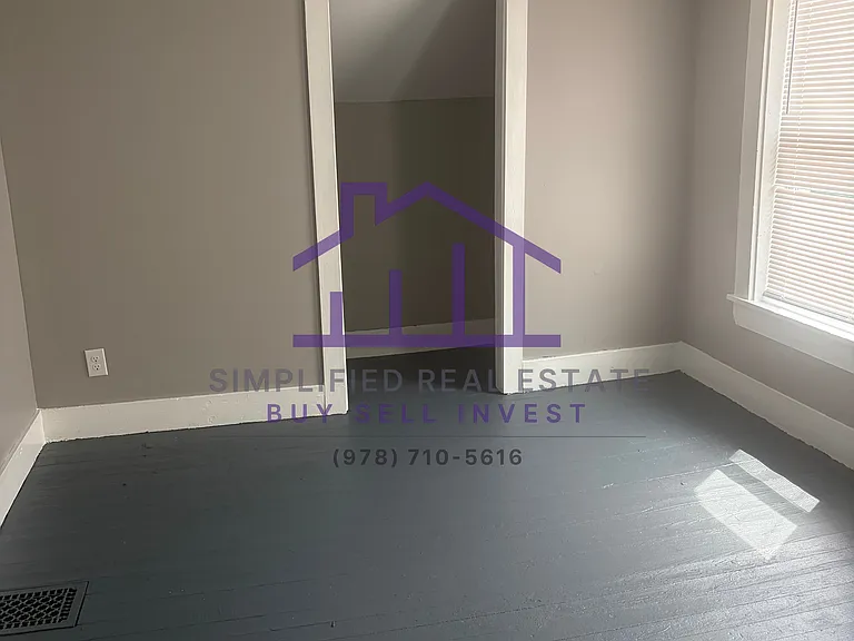 4 Lord Ln #4 — Photo 4