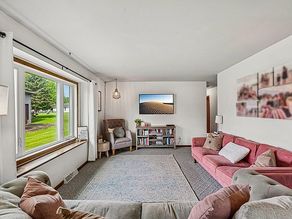 4th image of 203 Hill Rd