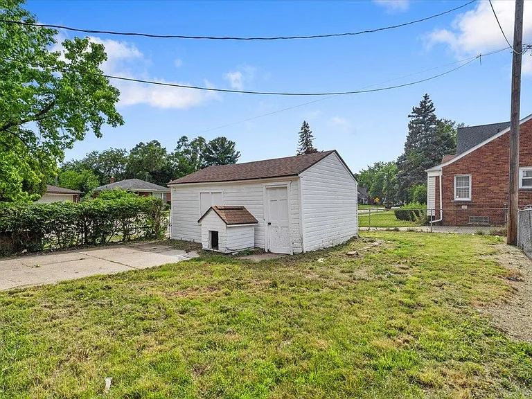19953 Regent Dr — Photo 25