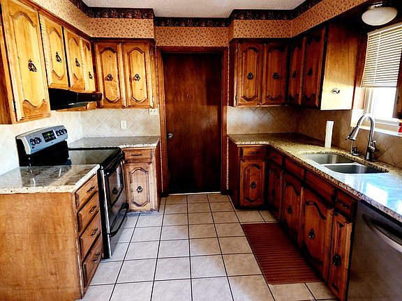 3rd image of 3854 Driftwood Dr