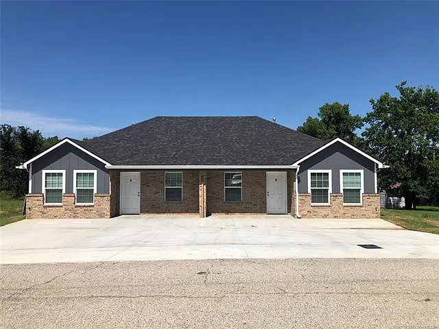 2 bed, 2.0 bath, 1073 sqft, $1,300 — Photo 1