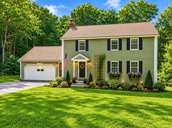 10 Garrison Heights Dr, Oxford, MA 01540