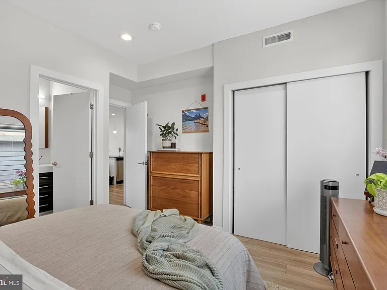 381 Martin St #3 — Photo 17