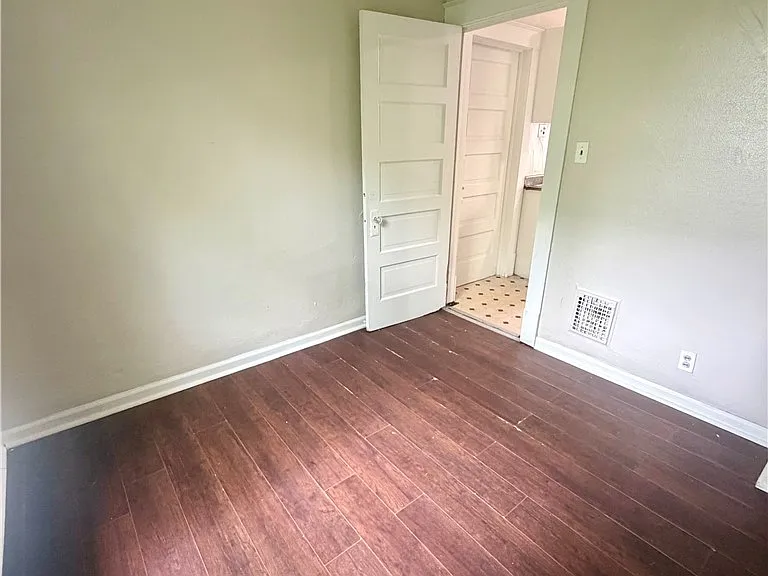 2237 Ontario Ave — Photo 13