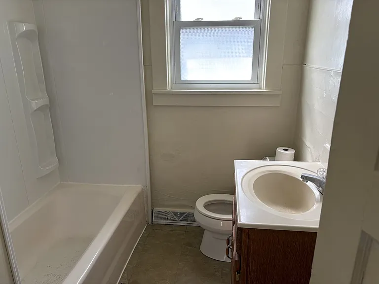806 Hess Ave #1 — Photo 6