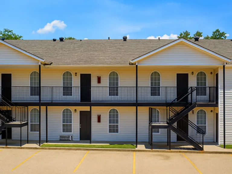 Emma Park Apartments — Photo 11