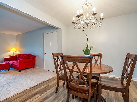4th image of 105 Logsdon Ct