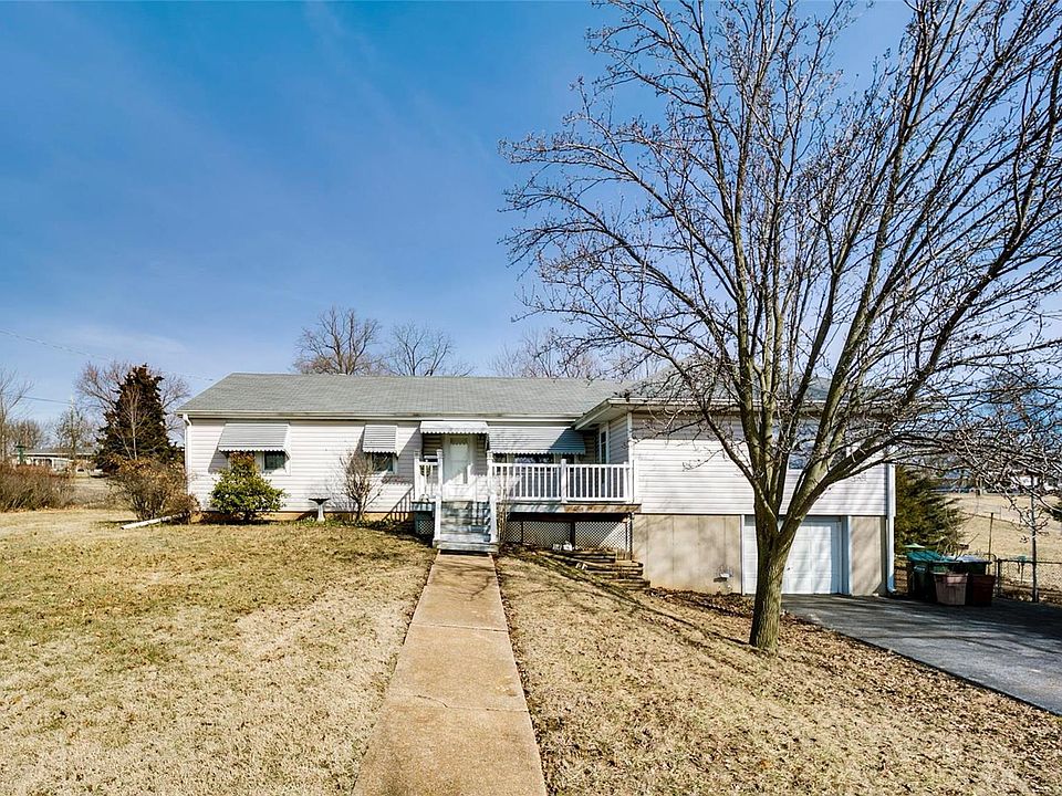 Welcome to 19 Circle Dr!