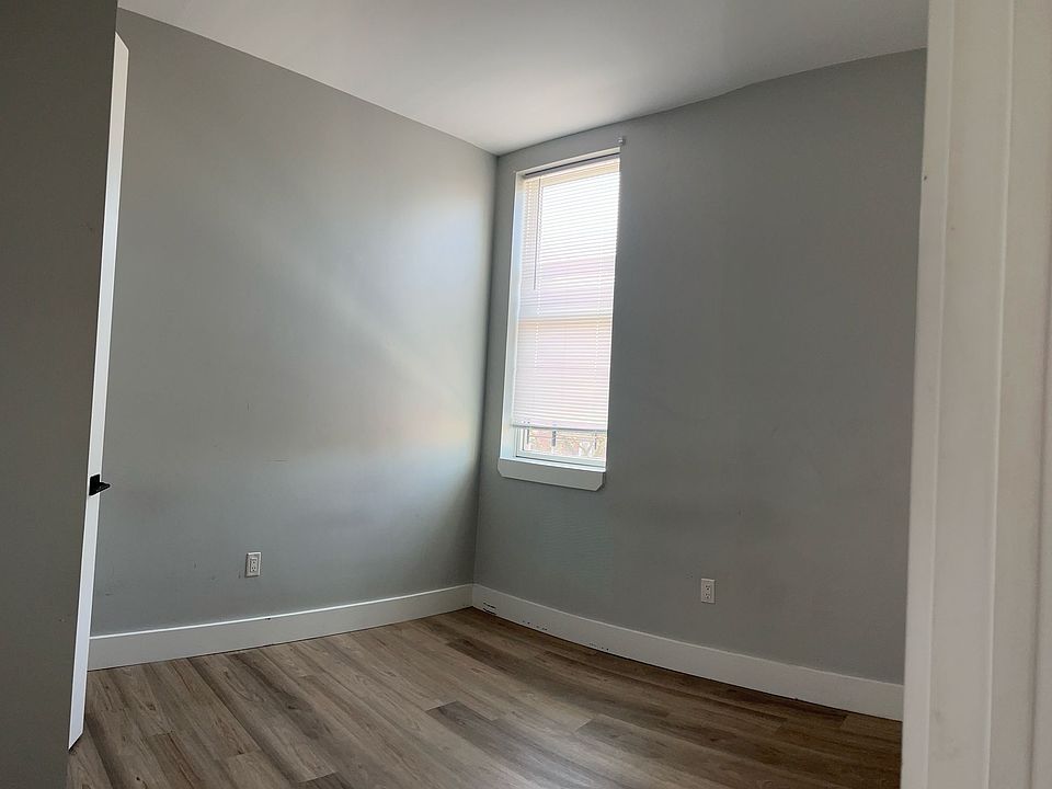 2nd image of 2069 Anthony Ave #2