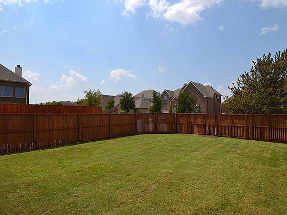 3rd image of 3477 Chesapeake Dr