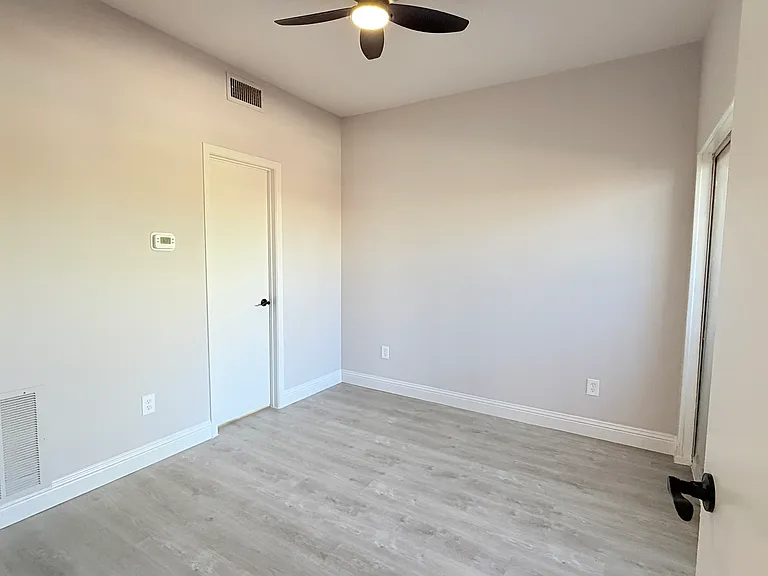 5757 Martel Ave #B05 — Photo 7