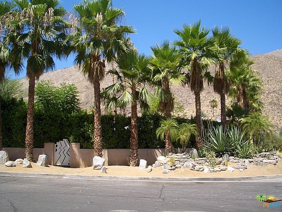 3rd image of 211 E Avenida Olancha