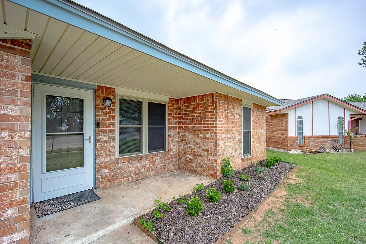 Building Photo - 742 W Juniper Dr