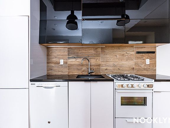 2nd image of 73 Montrose Ave #6Y