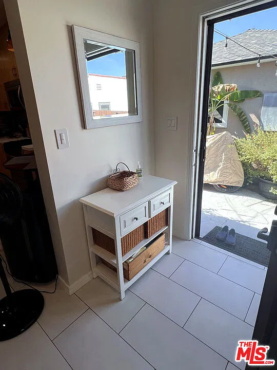 1 bed, 1.0 bath, 650 sqft, $3,200 — Photo 2